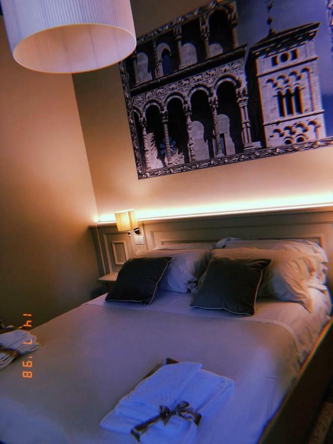 Noble Floor - Luxury Apartment 卢卡 外观 照片